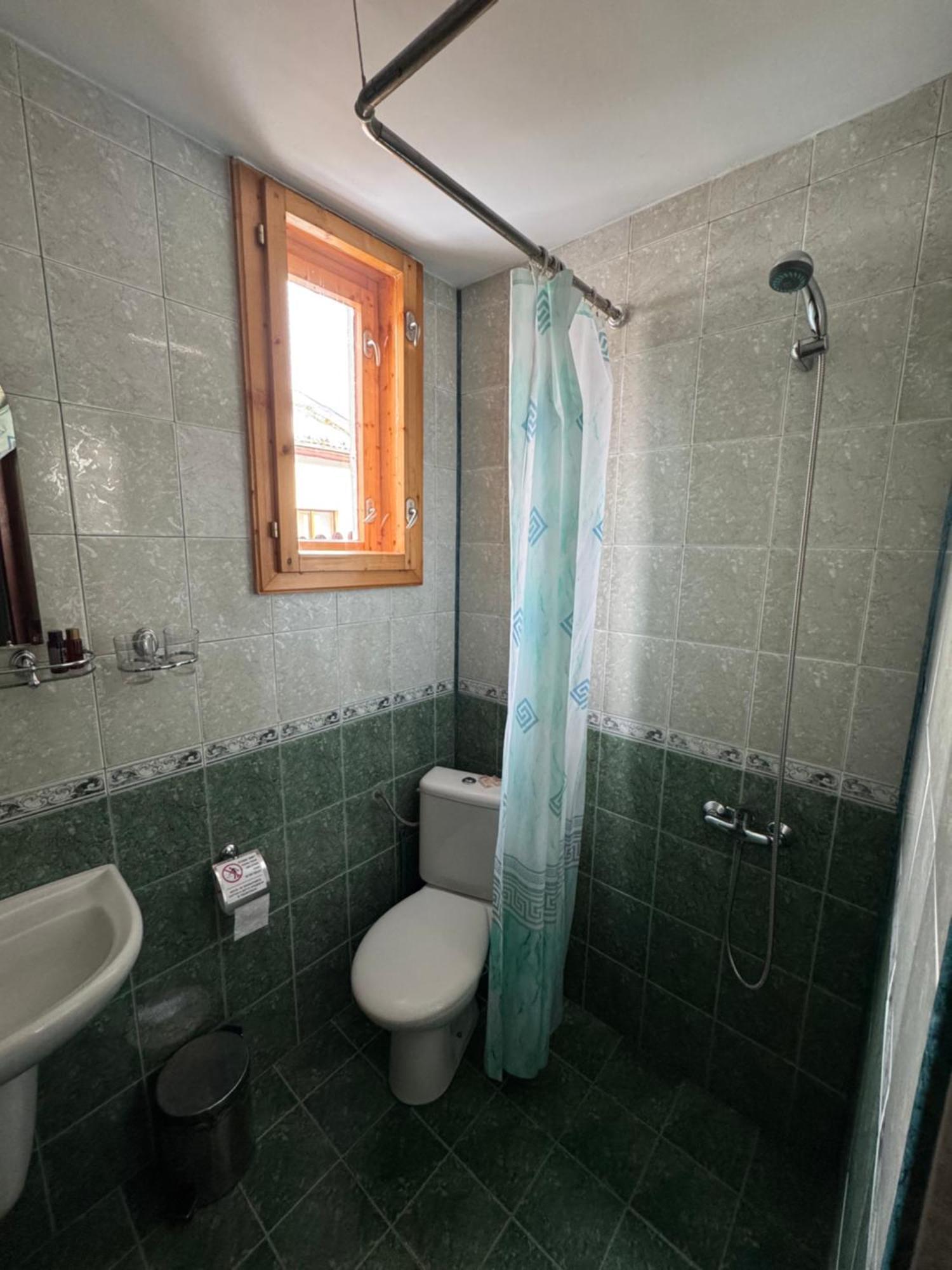 Mama Emiliya Guest House Beli Iskar Bagian luar foto