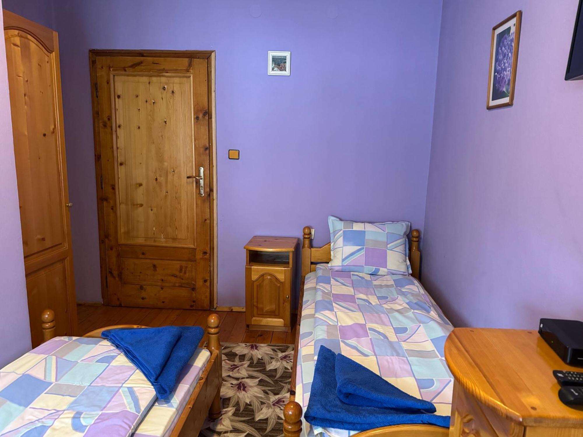 Mama Emiliya Guest House Beli Iskar Bagian luar foto