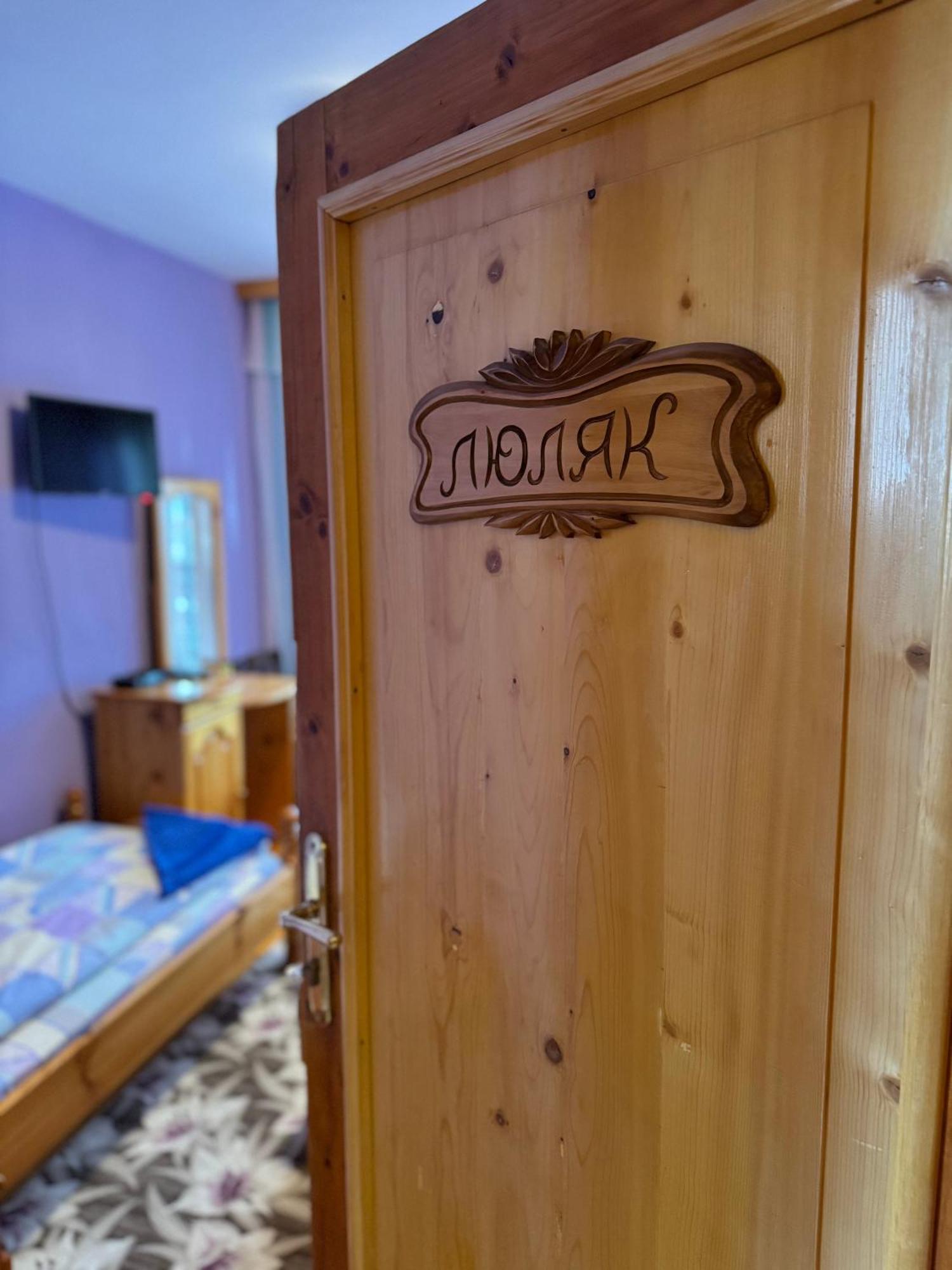 Mama Emiliya Guest House Beli Iskar Bagian luar foto