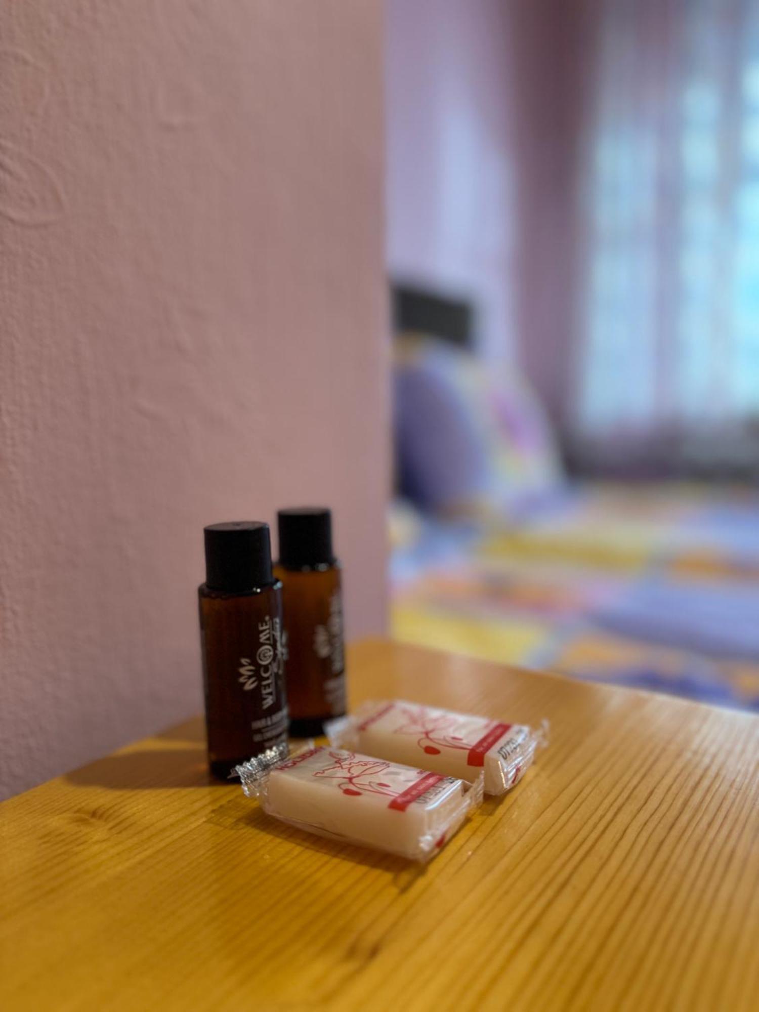 Mama Emiliya Guest House Beli Iskar Bagian luar foto
