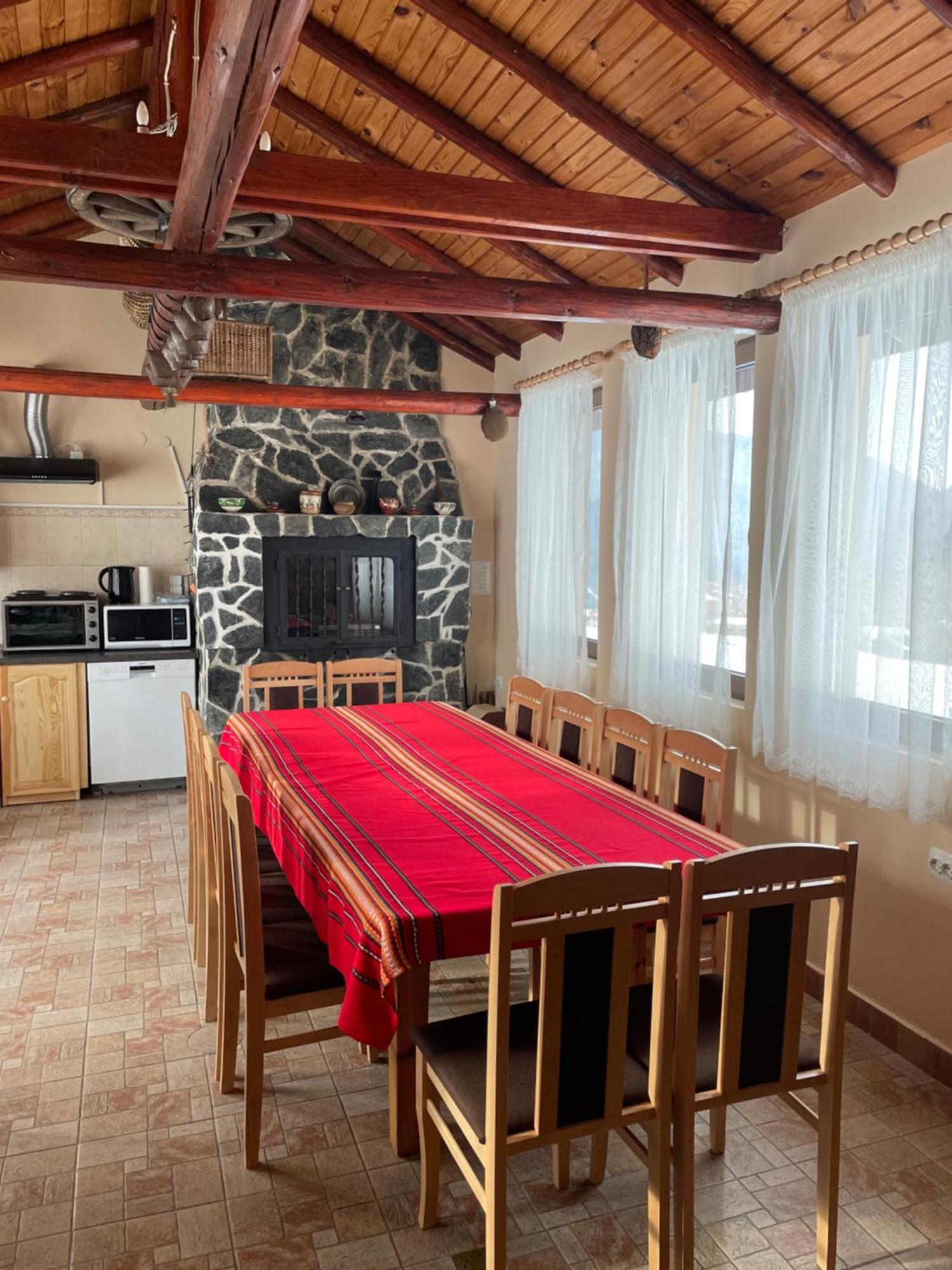 Mama Emiliya Guest House Beli Iskar Bagian luar foto