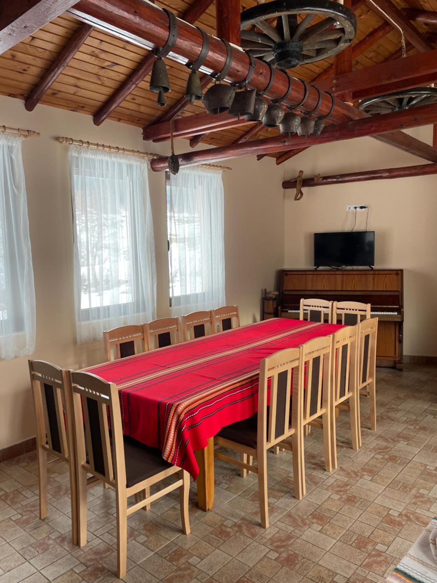 Mama Emiliya Guest House Beli Iskar Bagian luar foto
