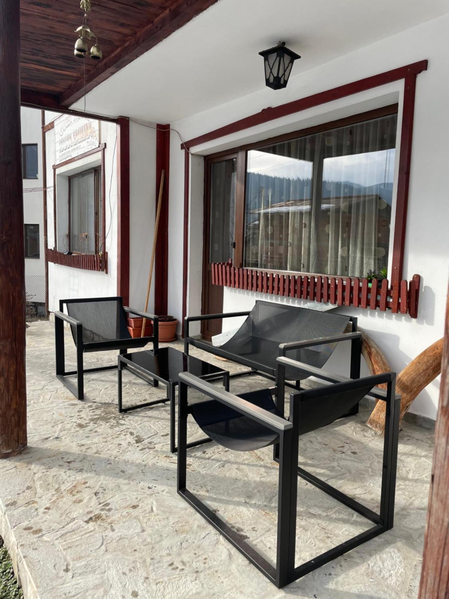 Mama Emiliya Guest House Beli Iskar Bagian luar foto